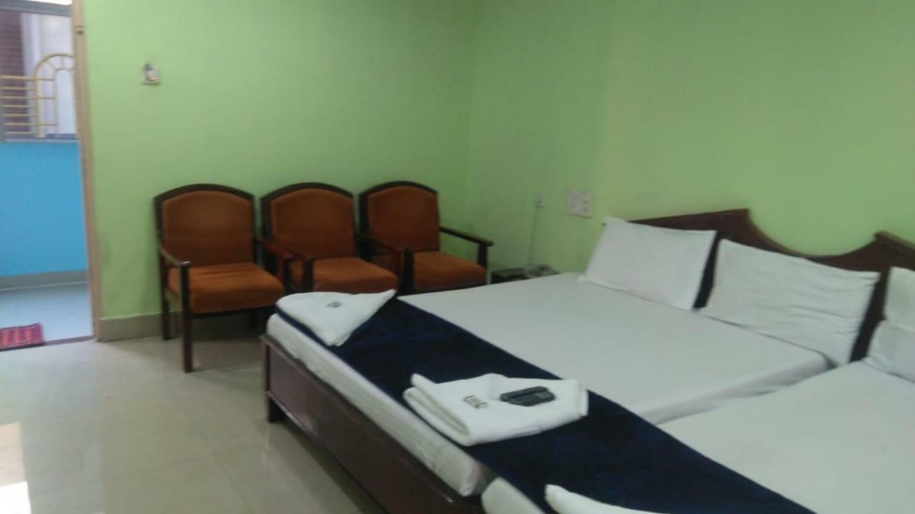 Iroomz Akhil Residency, Vijayawada Exterior photo